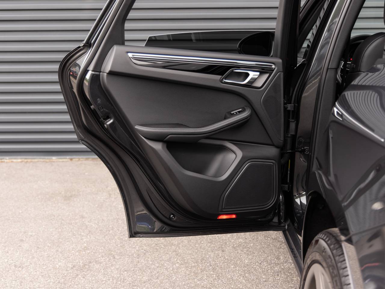 2025 Porsche Macan AWD