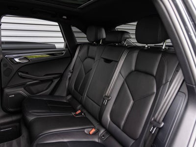 2025 Porsche Macan AWD