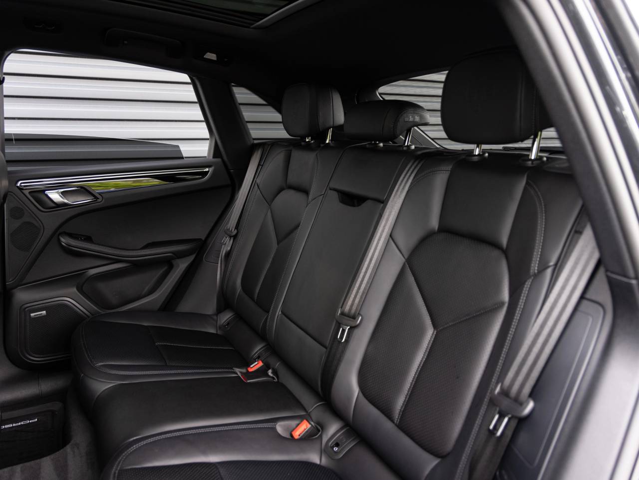2025 Porsche Macan AWD