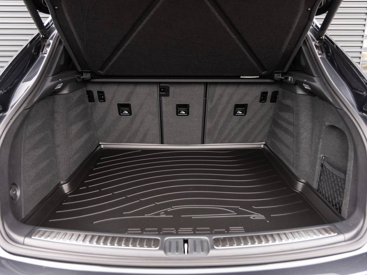 2025 Porsche Macan AWD