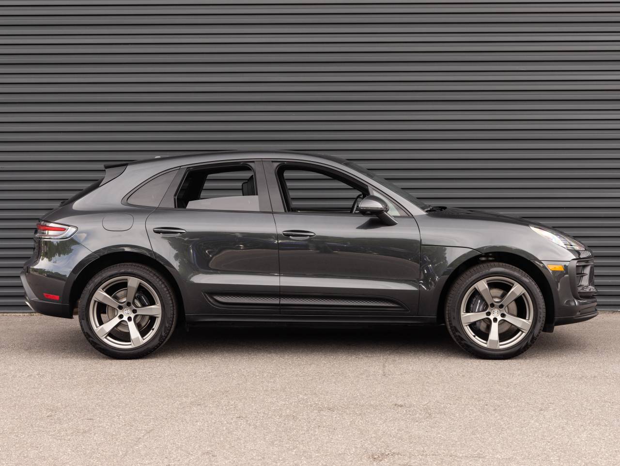 2025 Porsche Macan AWD