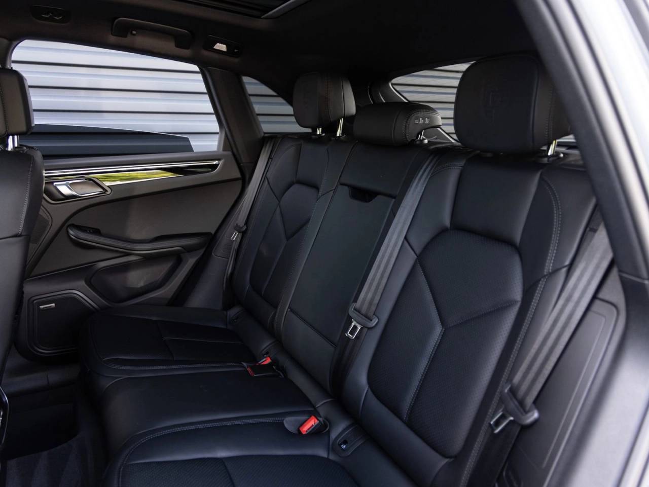 2026 Porsche Macan AWD
