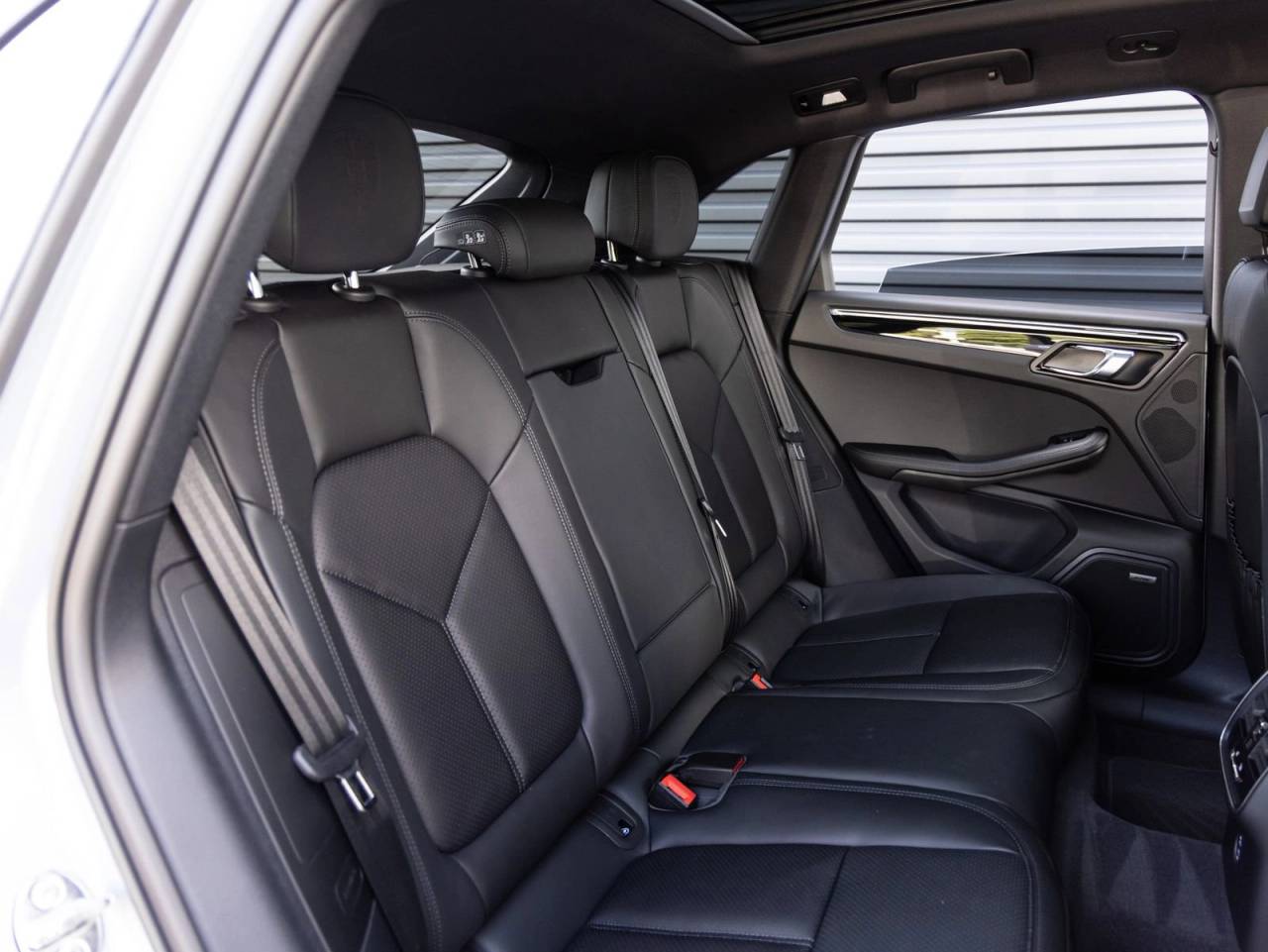 2026 Porsche Macan AWD