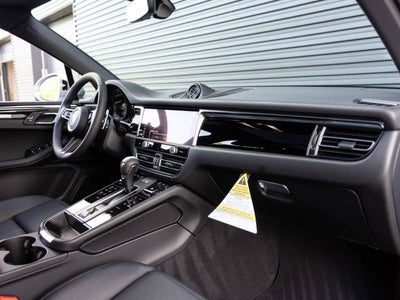 2026 Porsche Macan AWD