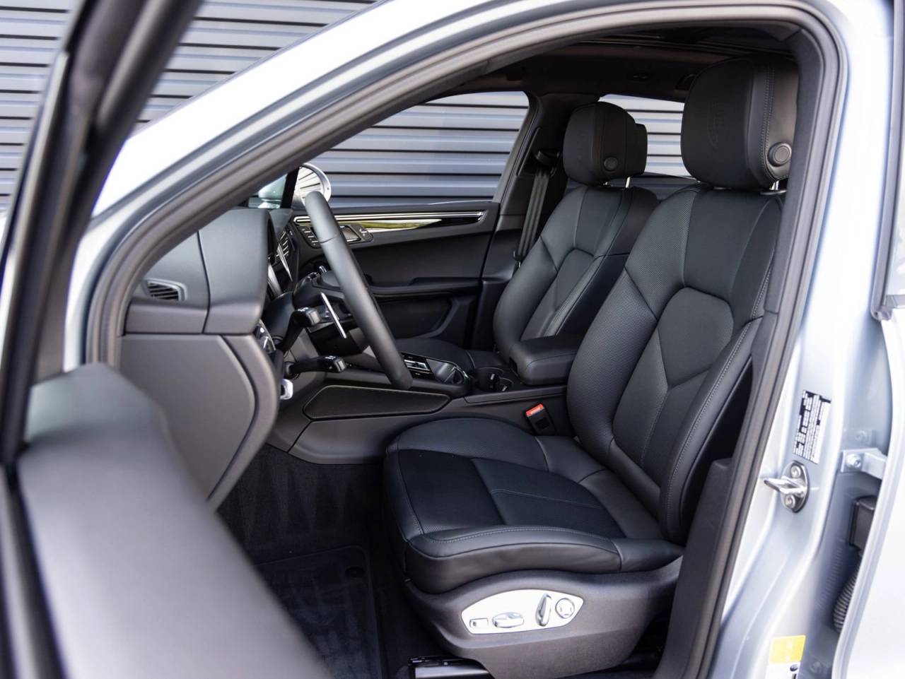2026 Porsche Macan AWD