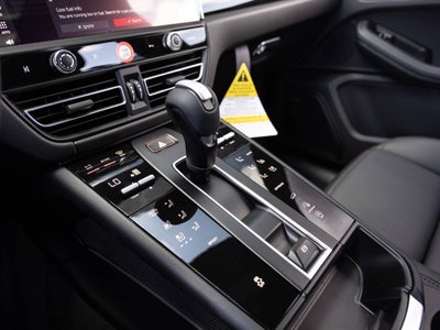 2026 Porsche Macan AWD