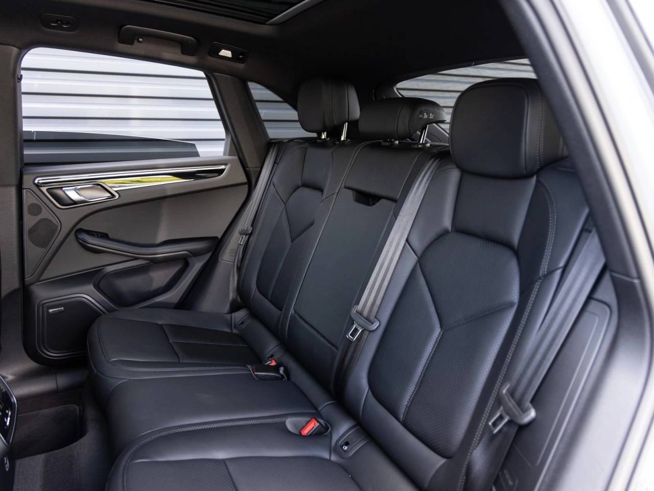 2026 Porsche Macan AWD