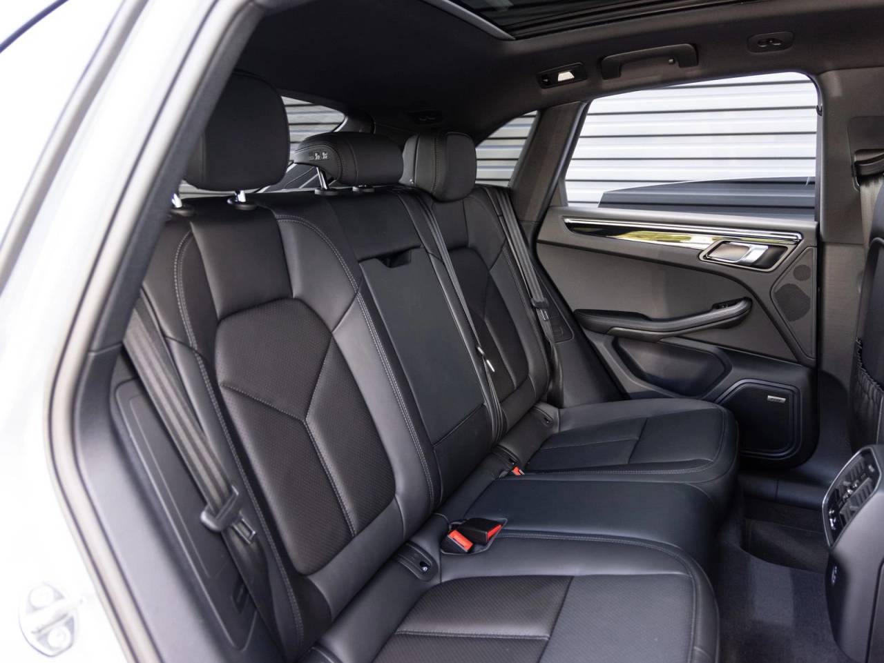 2026 Porsche Macan AWD
