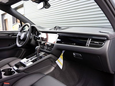 2026 Porsche Macan AWD