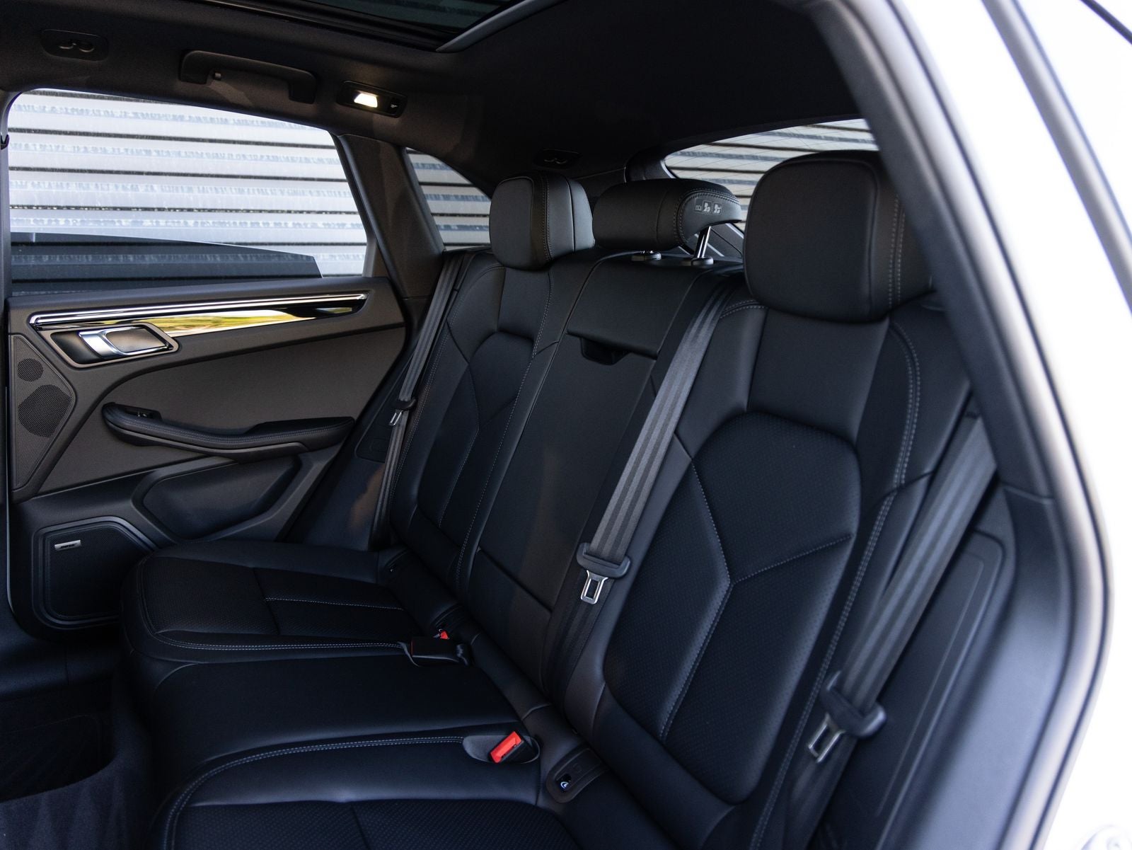 2026 Porsche Macan AWD