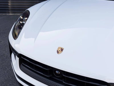 2026 Porsche Macan AWD