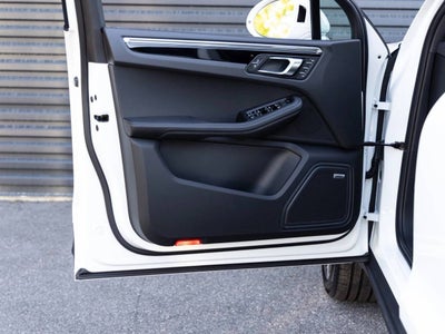 2026 Porsche Macan AWD