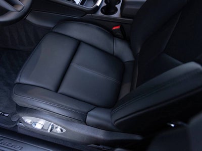 2026 Porsche Macan AWD