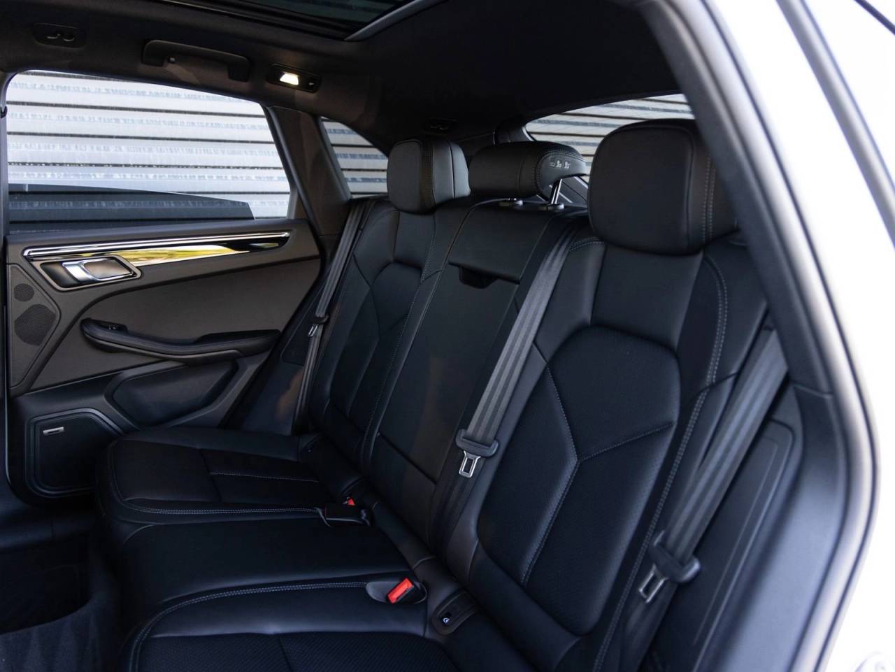 2026 Porsche Macan AWD