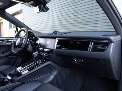 2026 Porsche Macan AWD