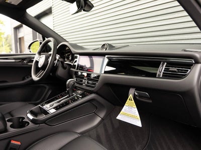 2026 Porsche Macan AWD