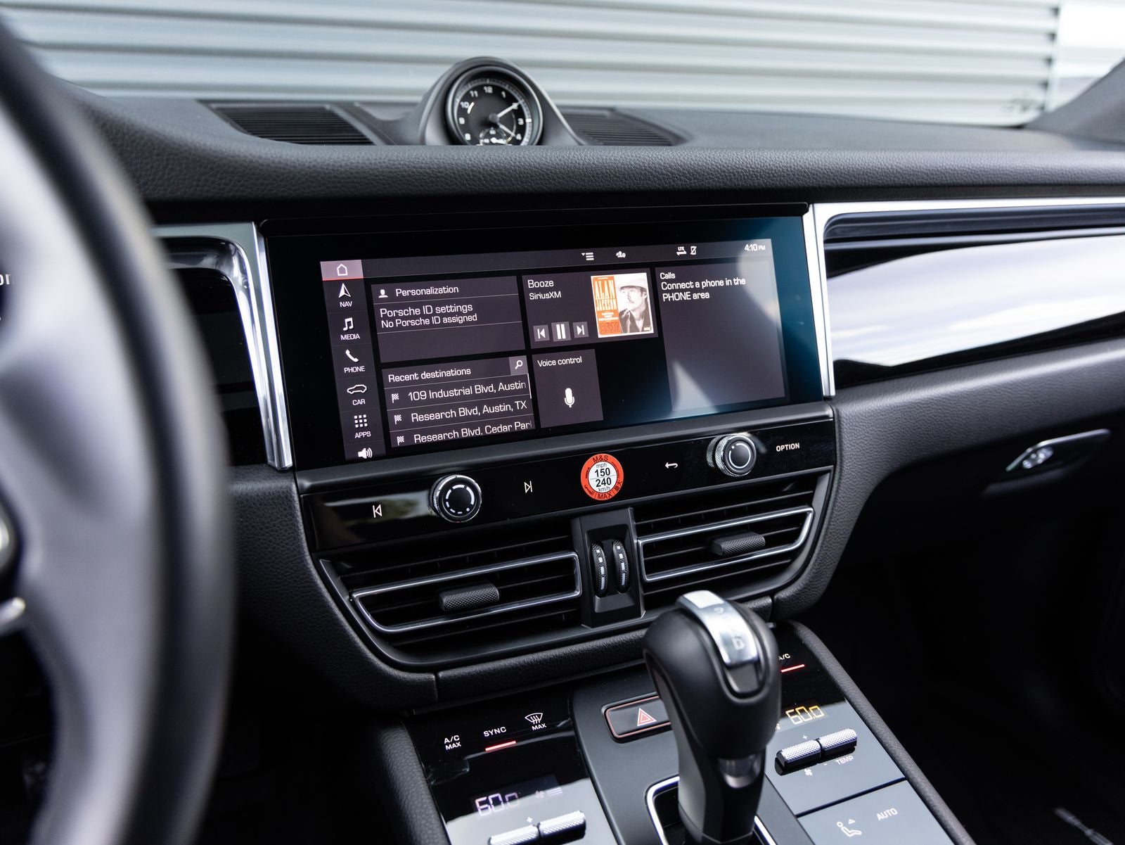 2025 Porsche Macan AWD