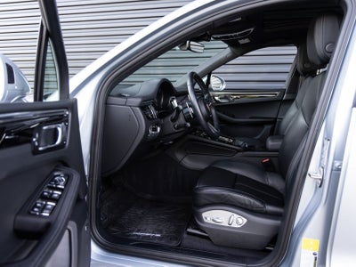 2025 Porsche Macan AWD
