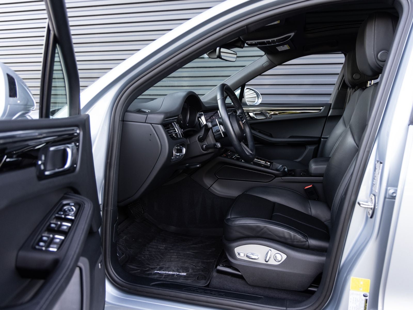 2025 Porsche Macan AWD