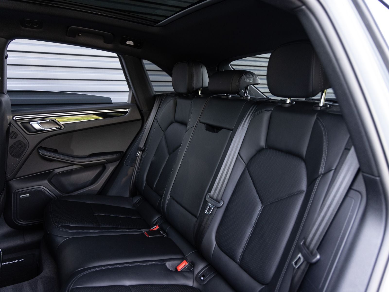 2025 Porsche Macan AWD