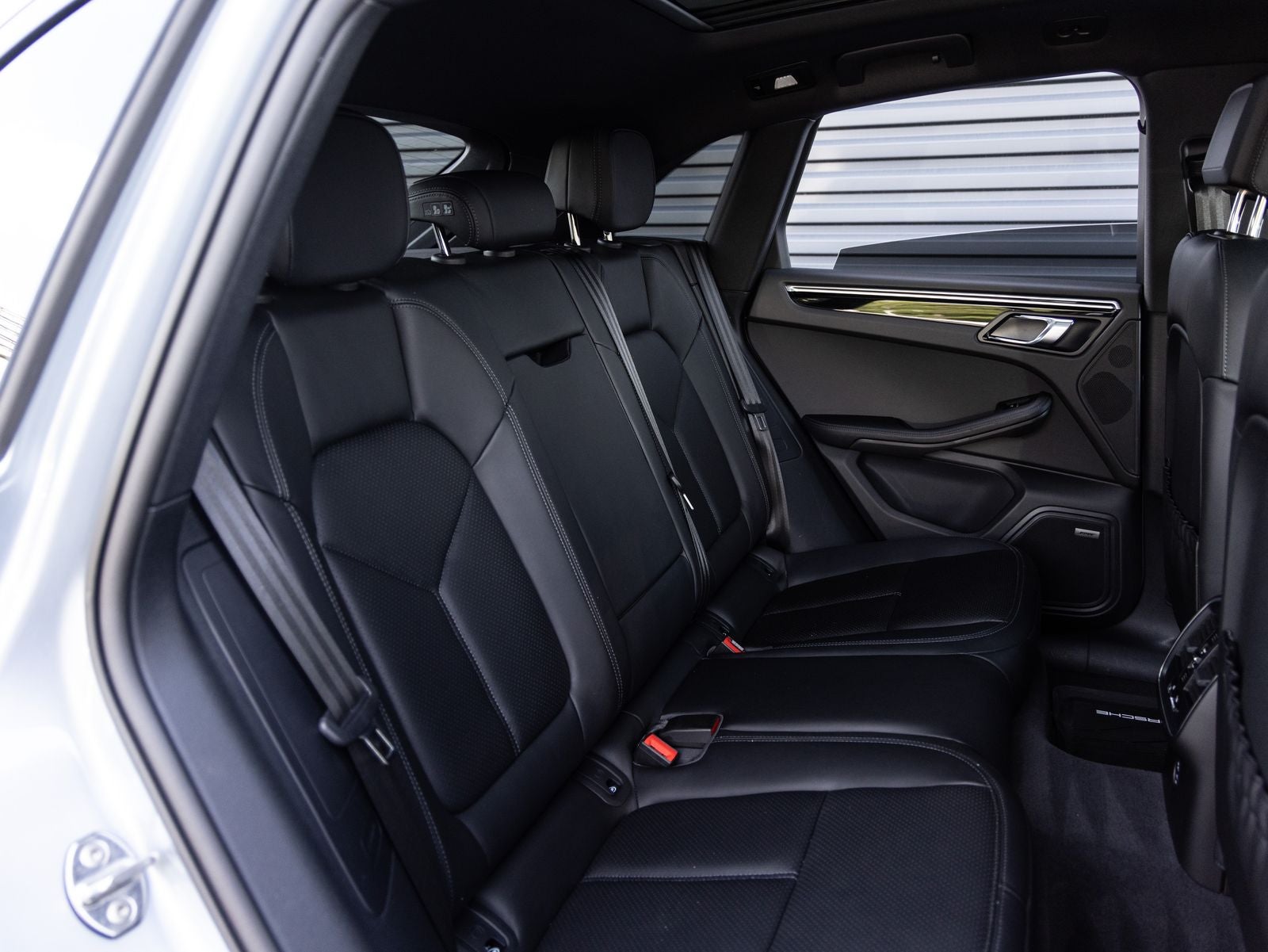 2025 Porsche Macan AWD