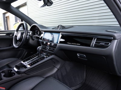 2025 Porsche Macan AWD