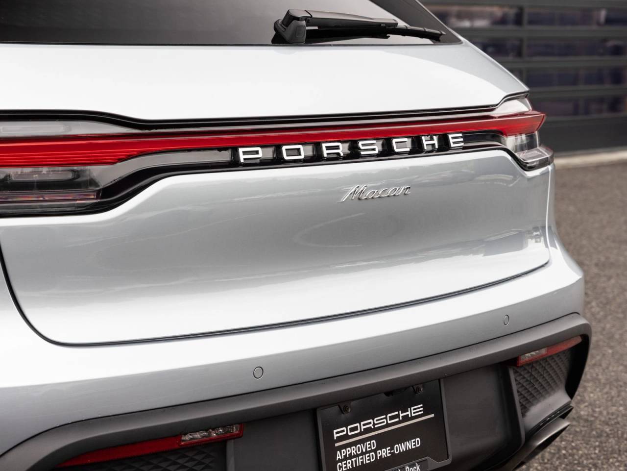 2025 Porsche Macan AWD