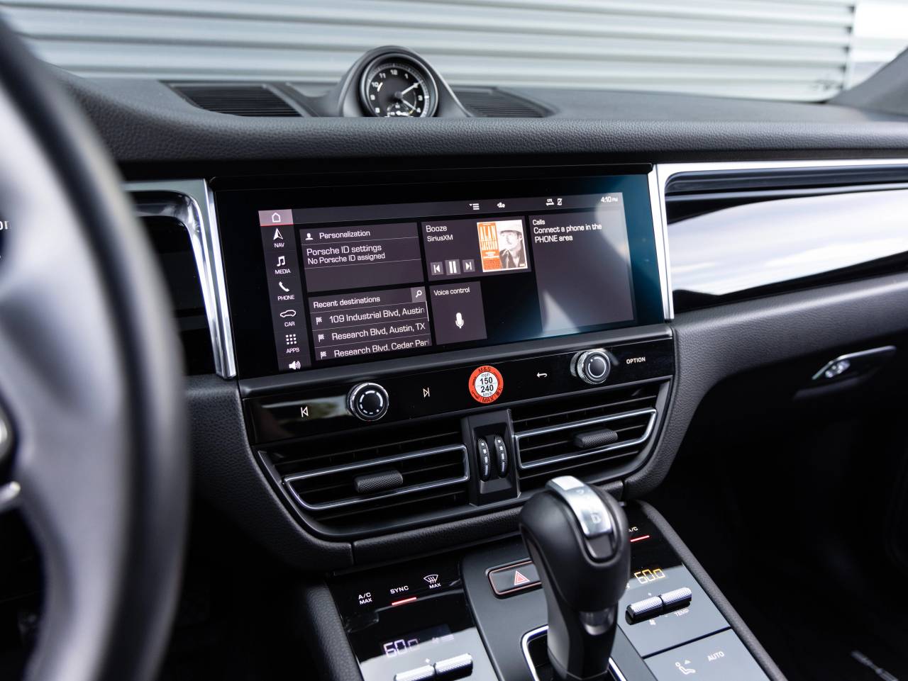 2025 Porsche Macan AWD