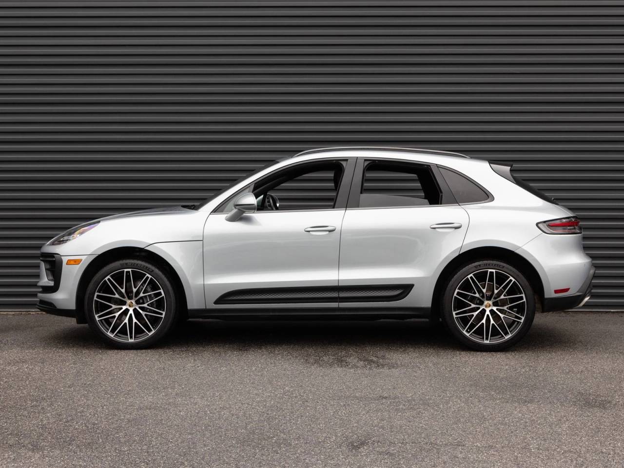 2025 Porsche Macan AWD