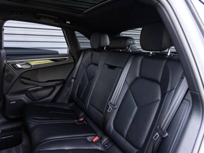 2025 Porsche Macan AWD