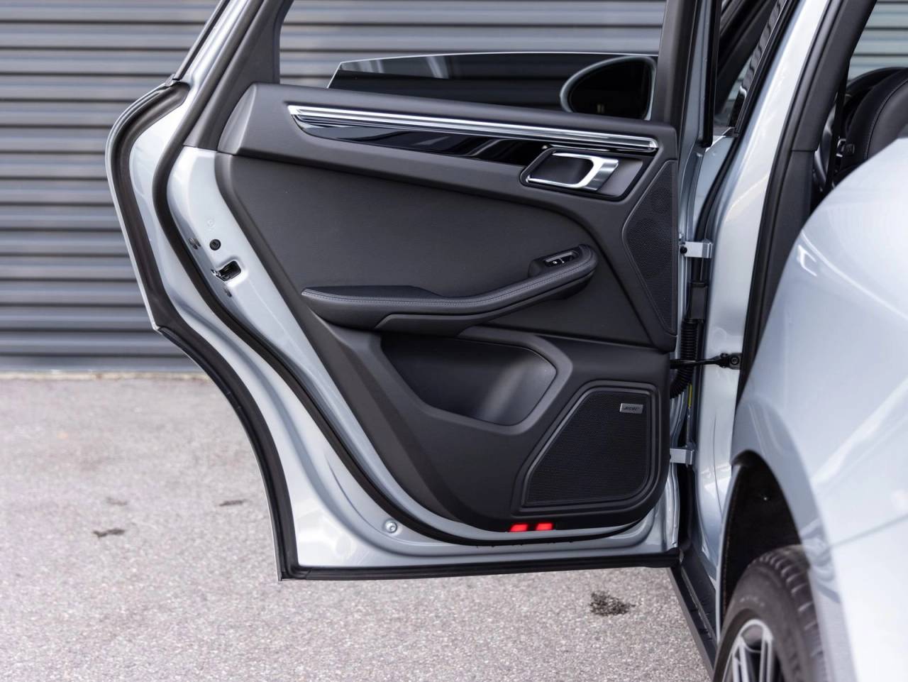 2025 Porsche Macan AWD
