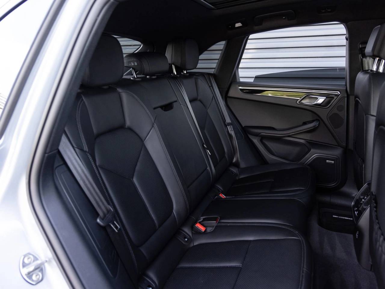 2025 Porsche Macan AWD