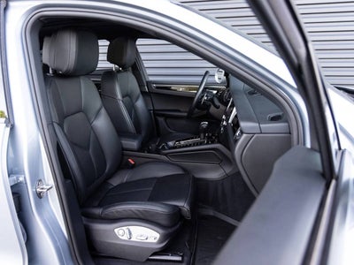 2025 Porsche Macan AWD