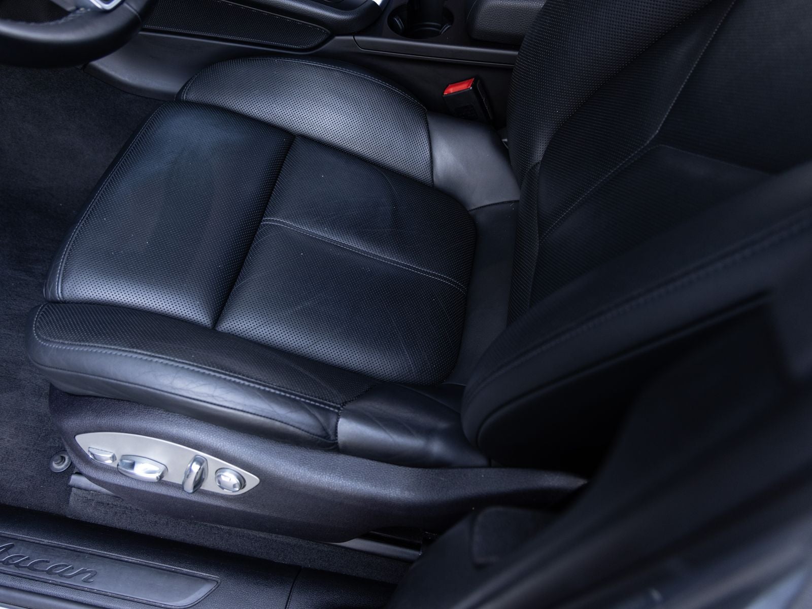 2020 Porsche Macan Macan