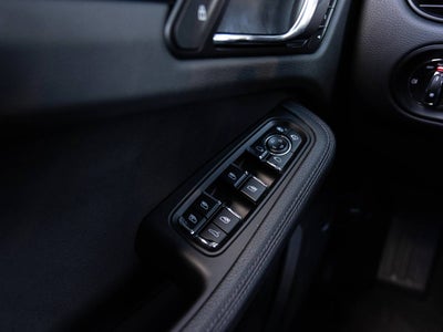 2020 Porsche Macan Macan