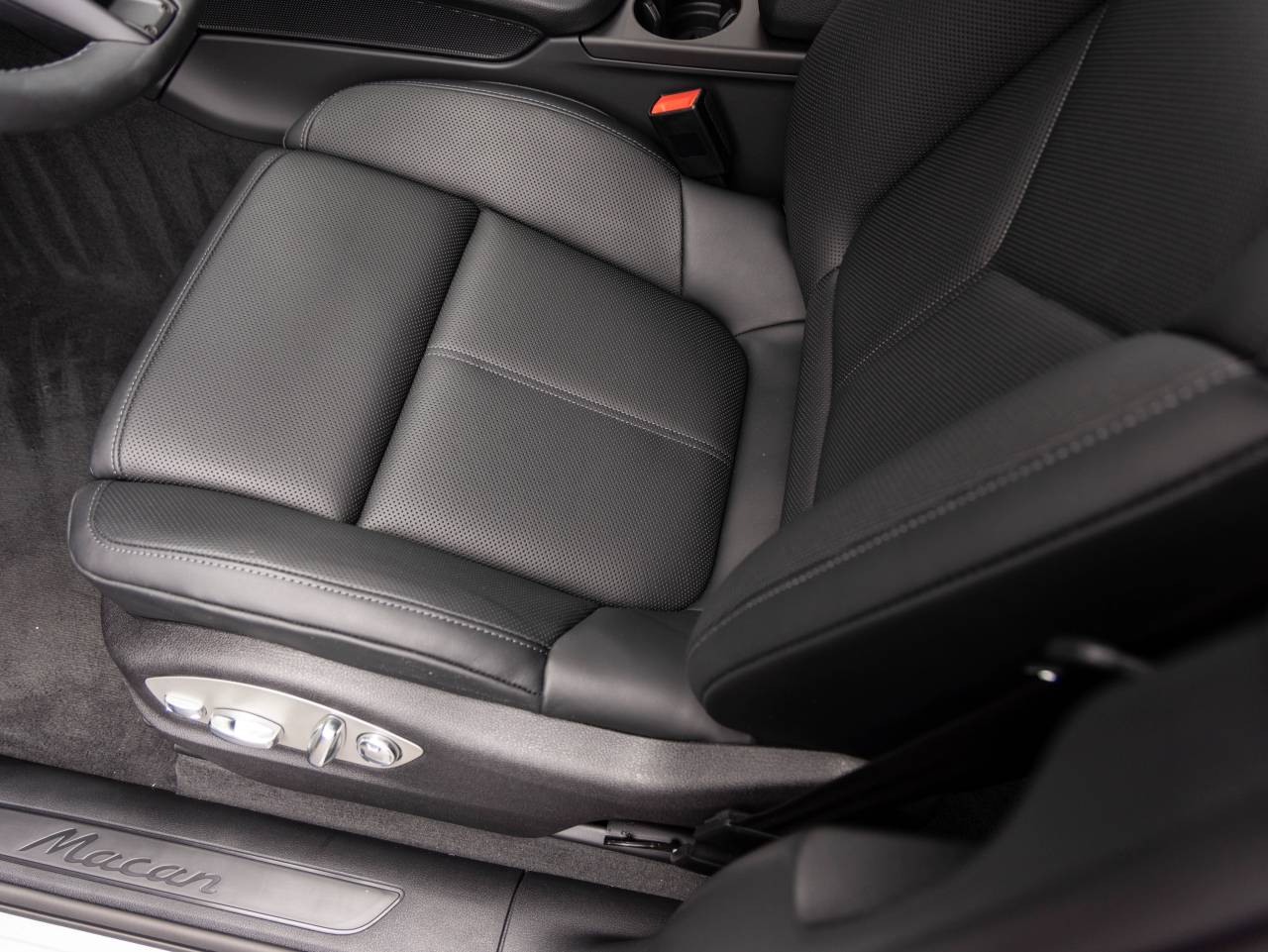 2025 Porsche Macan Macan