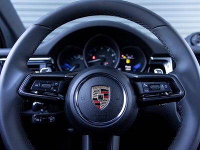 2025 Porsche Macan Macan