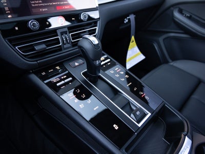 2026 Porsche Macan AWD