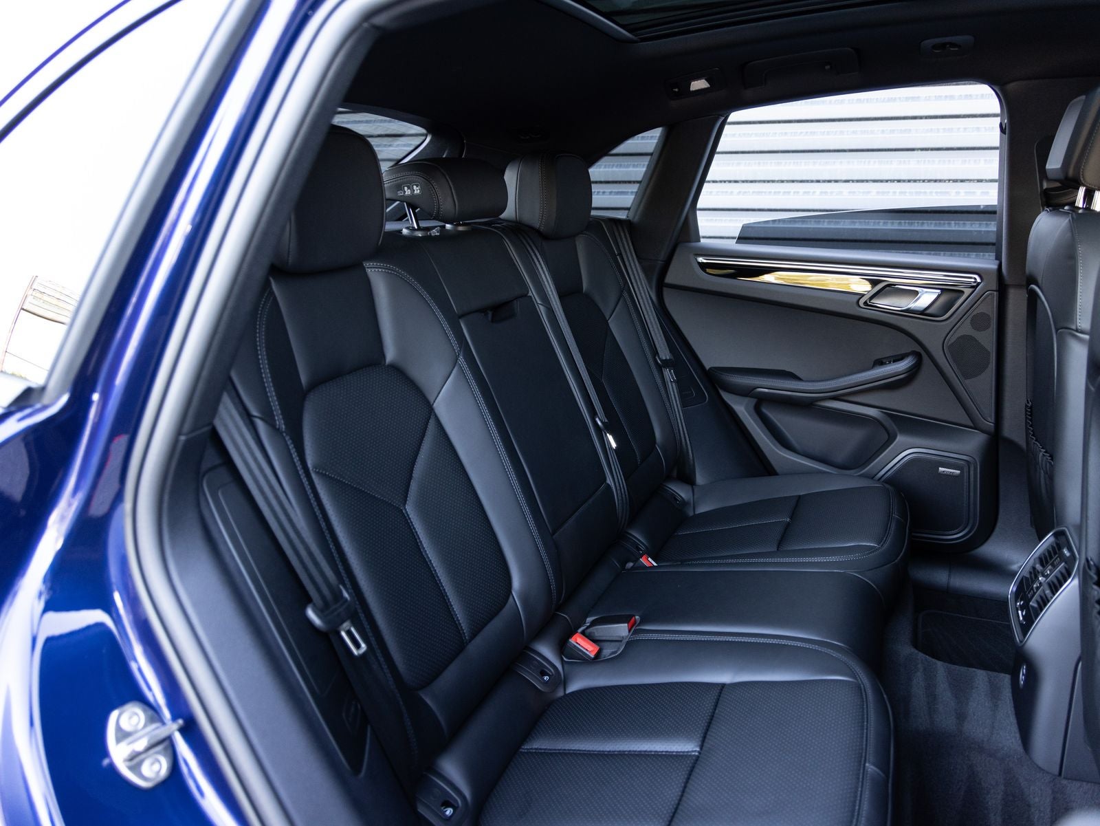 2026 Porsche Macan AWD