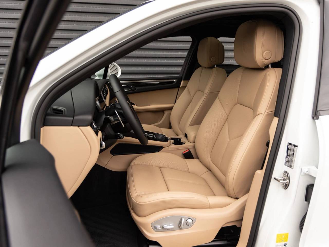 2026 Porsche Macan AWD