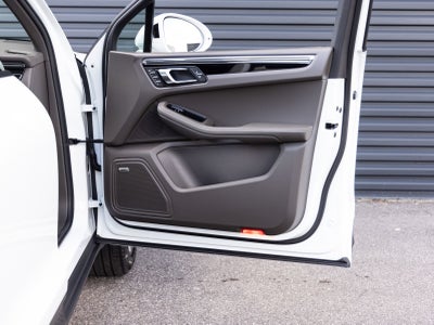 2026 Porsche Macan AWD