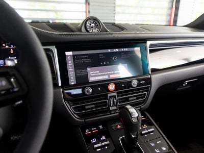 2025 Porsche Macan Macan T