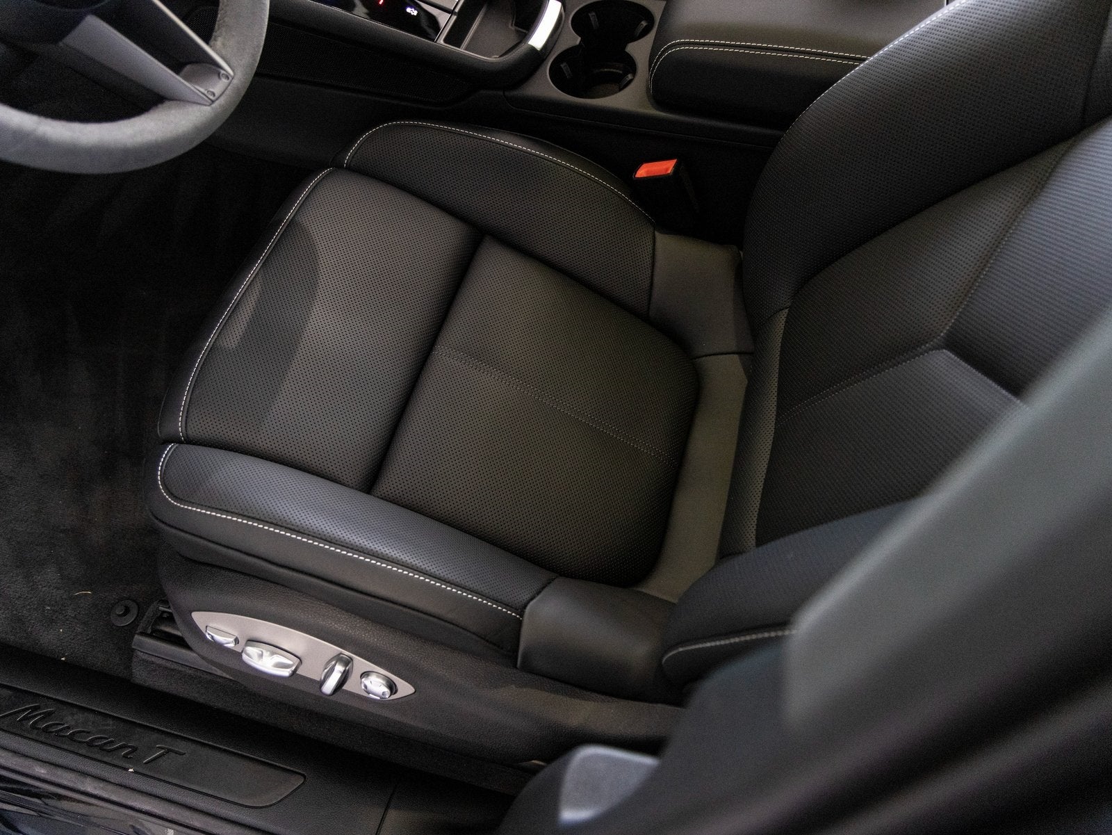 2025 Porsche Macan Macan T