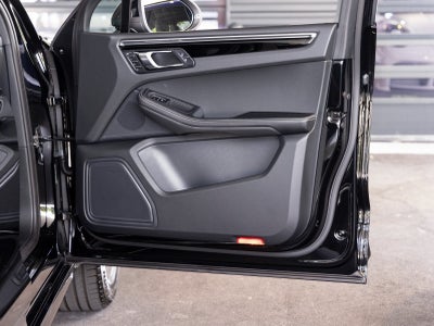 2025 Porsche Macan Macan T