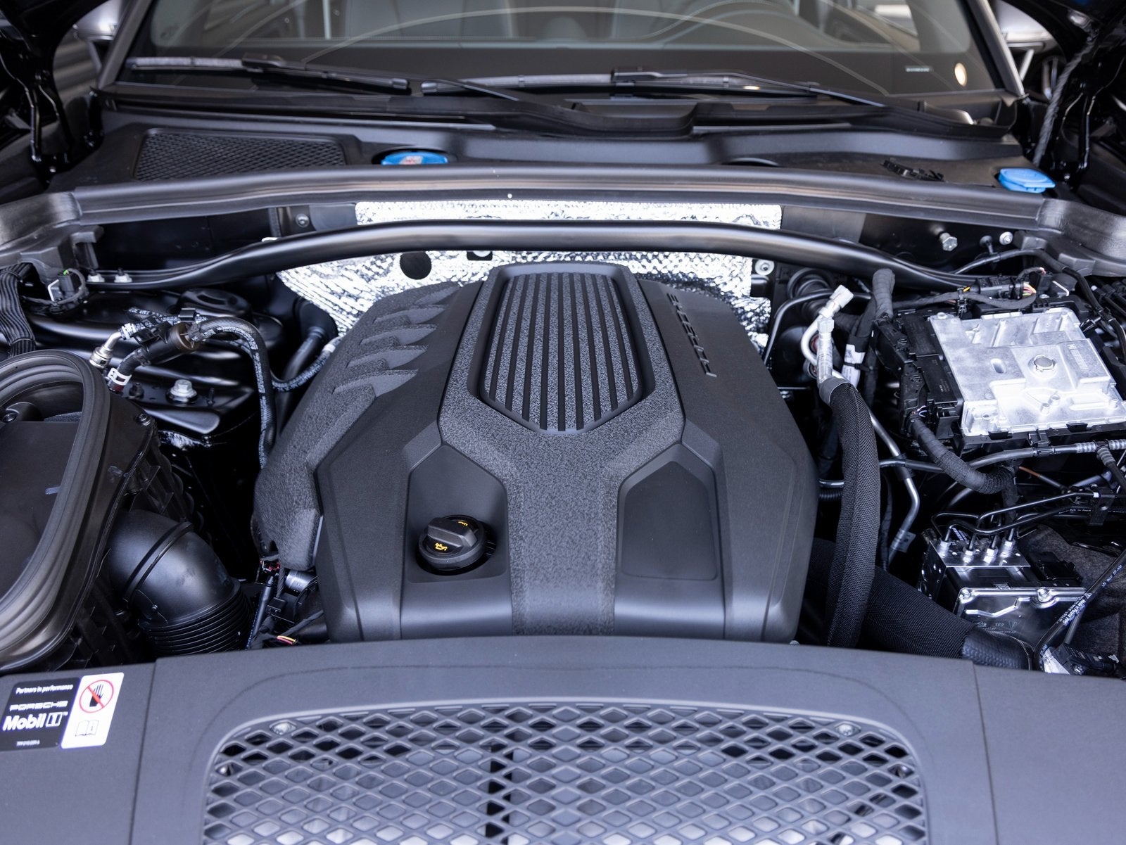 2025 Porsche Macan Macan T