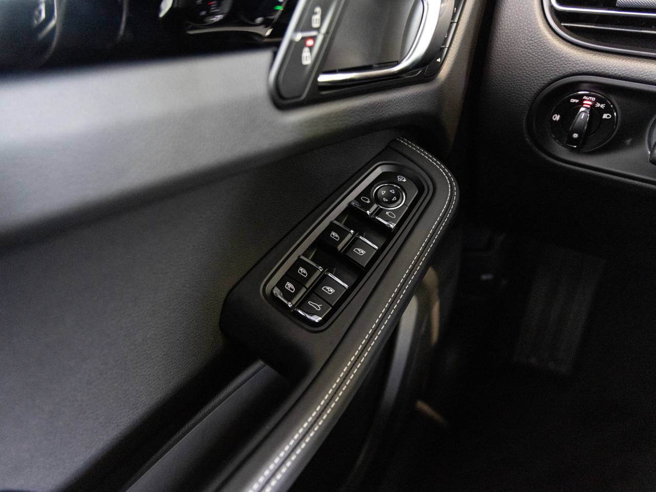 2025 Porsche Macan Macan T