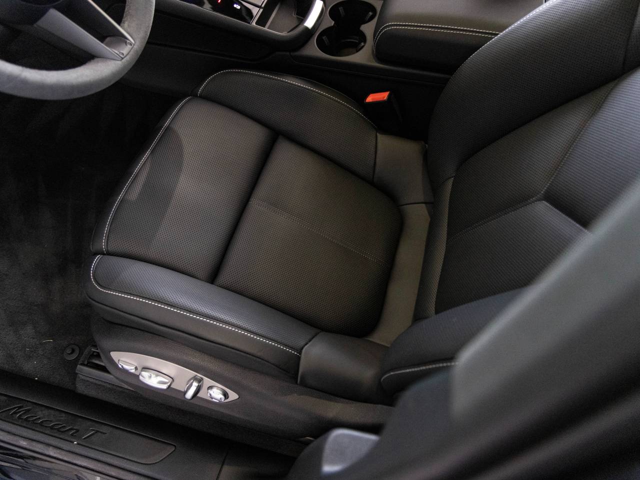 2025 Porsche Macan Macan T