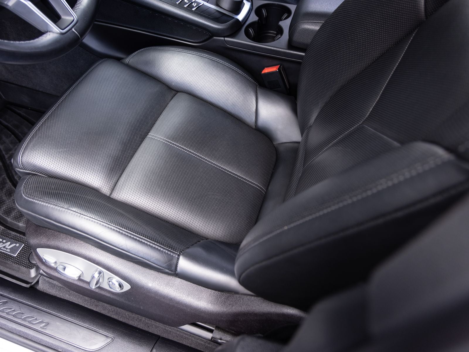 2020 Porsche Macan Macan