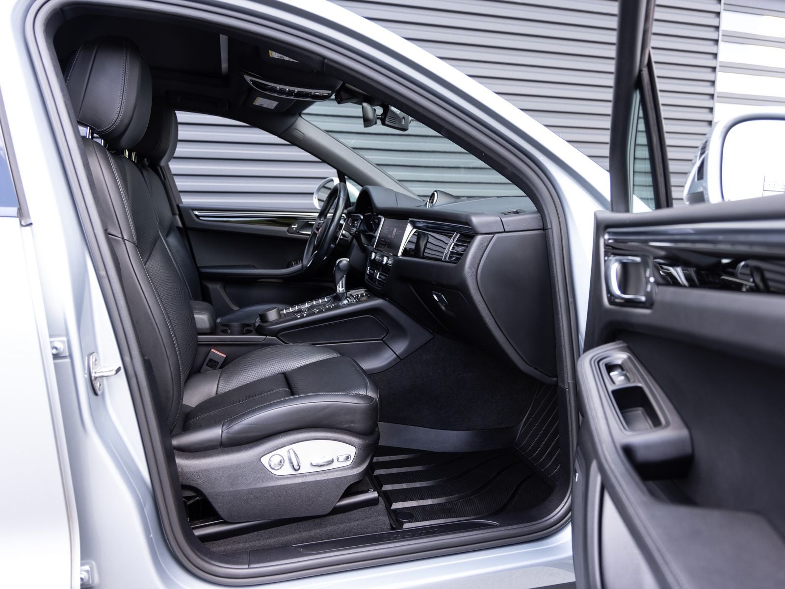 2020 Porsche Macan Macan