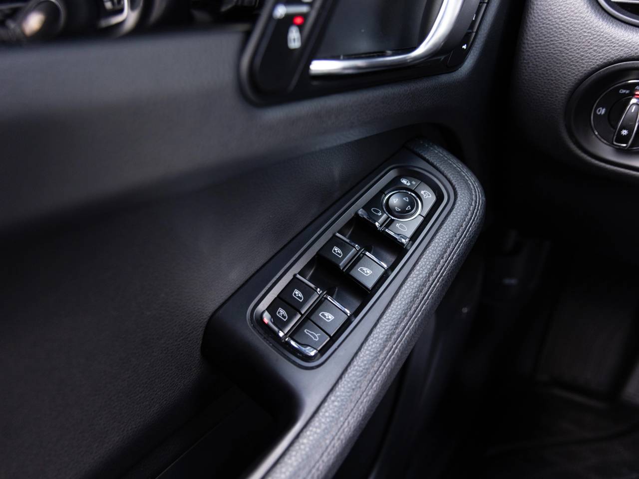2020 Porsche Macan Macan